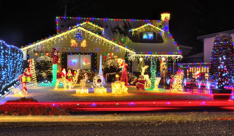 Christmas Lights Hanging in Alpharetta, GA